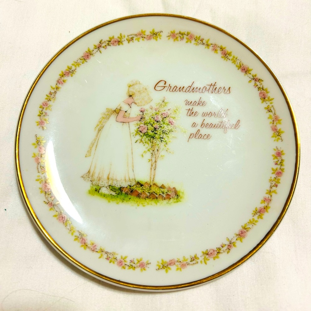 Lasting Memories Porcelain Plate - Grandmothers make the world a beautiful place